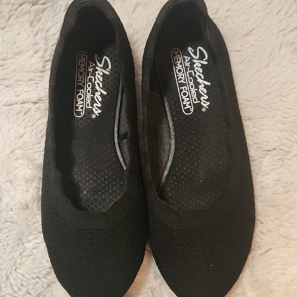 Skechers Women's Black Flats with Memory Foam Size 7.5